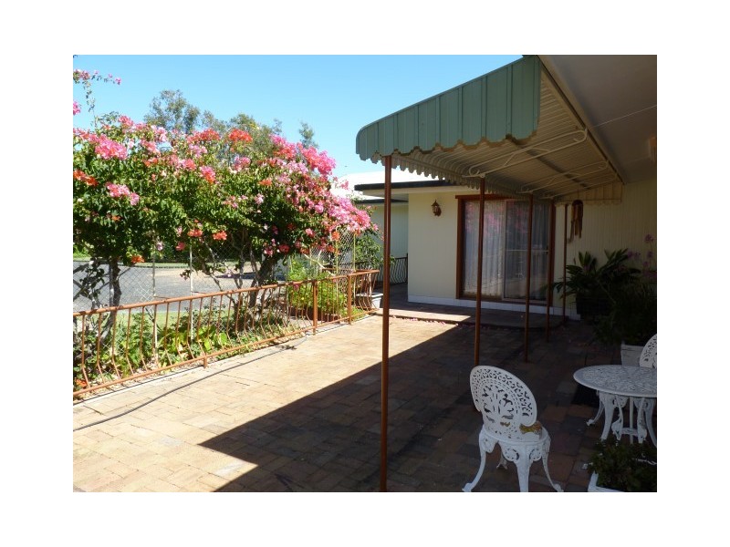 6 Bayrise Drive, Urangan QLD 4655