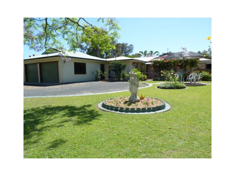 6 Bayrise Drive, Urangan QLD 4655