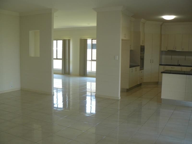 4 Kemble Way, Urraween QLD 4655