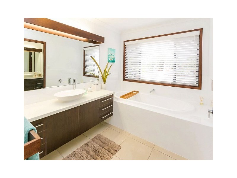 5 Belmoreana Court, Dundowran Beach QLD 4655