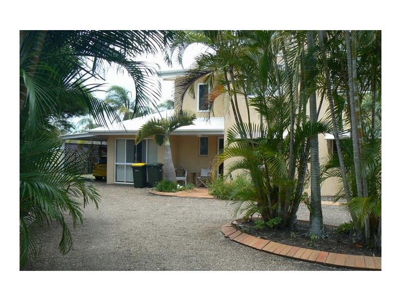 2/16 Skinner Crescent, Urangan QLD 4655