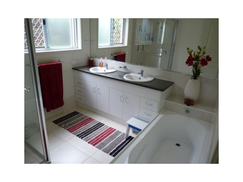 7 McIntyre Court, Urraween QLD 4655