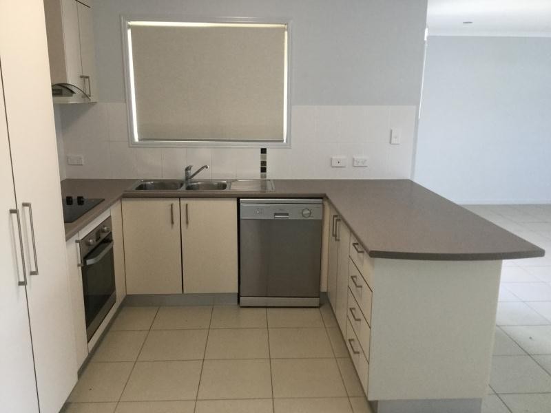 16 Parakeet Circuit, Kawungan QLD 4655