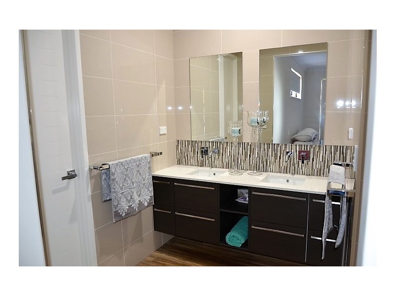 15 Lord Street, Sunshine Acres QLD 4655