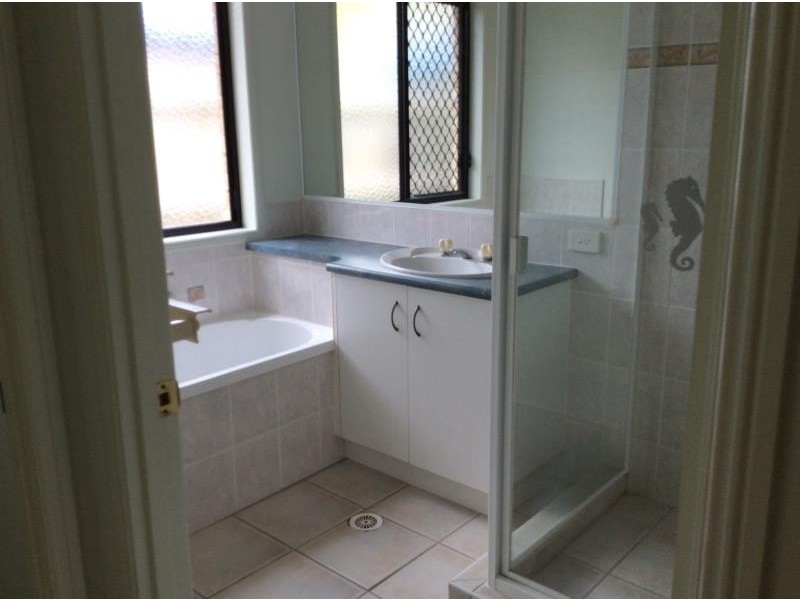 1 Figbird Close, Eli Waters QLD 4655