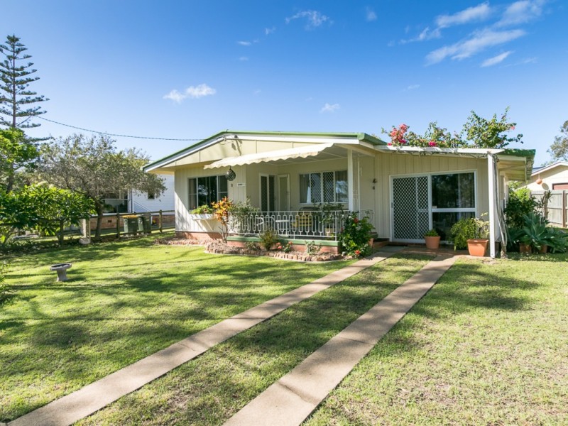 9 Esplanade, Point Vernon QLD 4655
