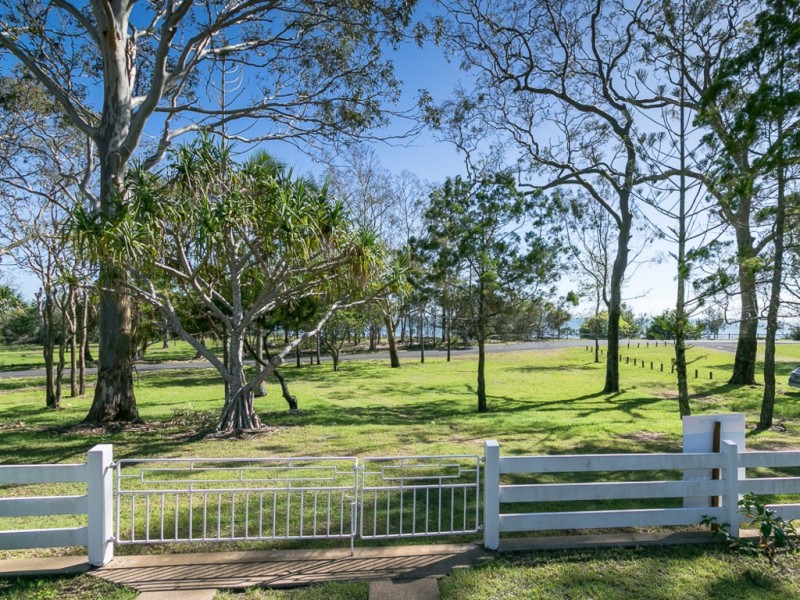 9 Esplanade, Point Vernon QLD 4655