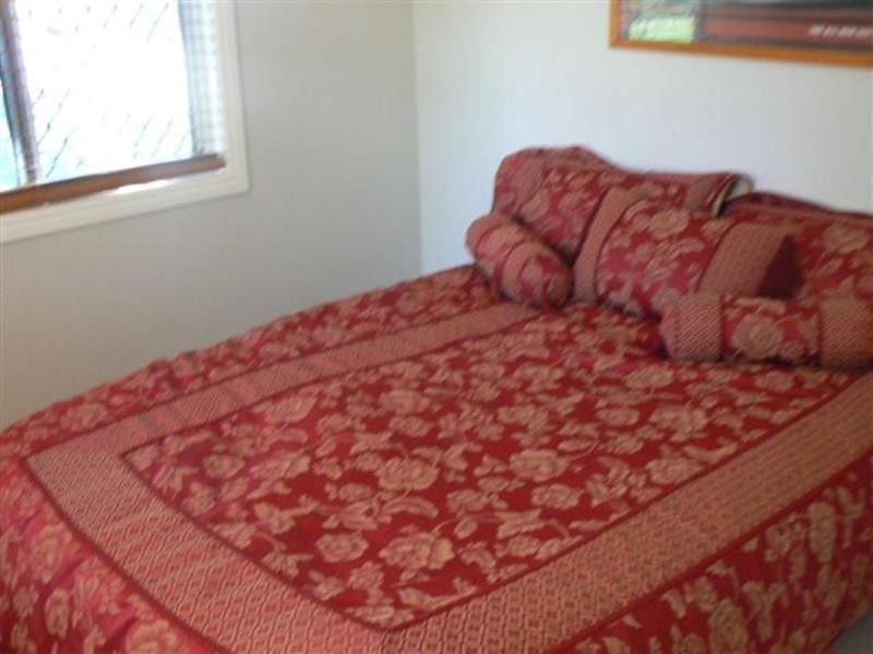 25 Hibiscus Street, Urangan QLD 4655