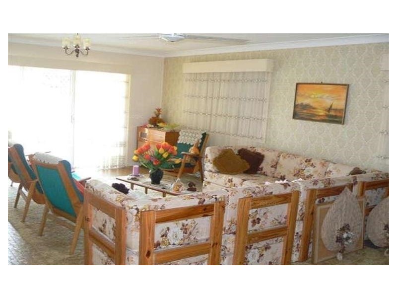 8 Holiday Parade, Scarness QLD 4655