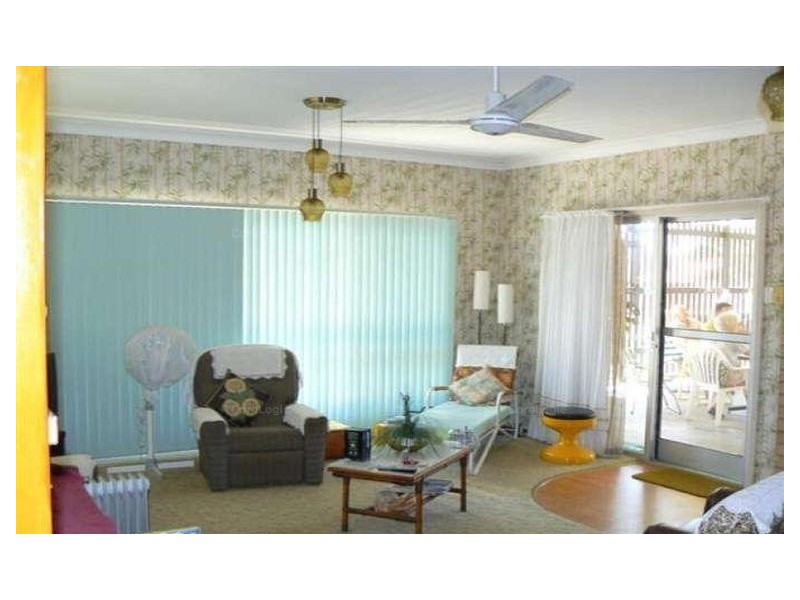 8 Holiday Parade, Scarness QLD 4655