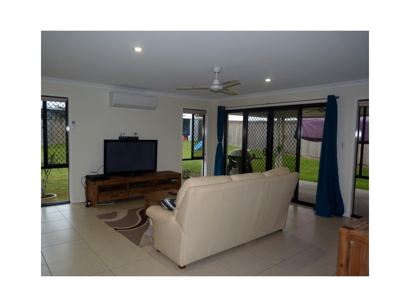 24 Bay Breeze Close, Wondunna QLD 4655