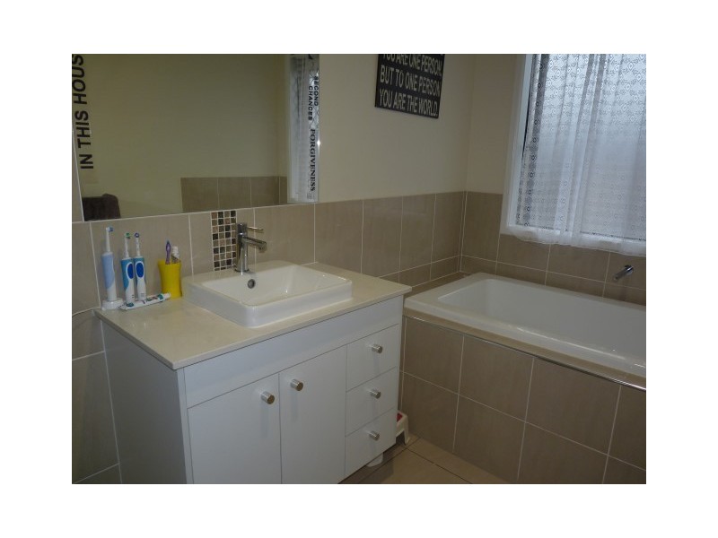 24 Bay Breeze Close, Wondunna QLD 4655