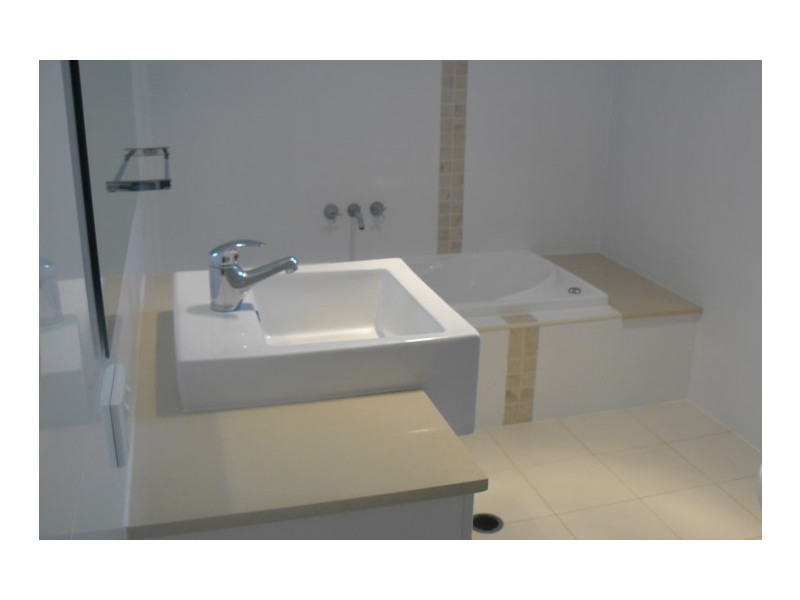 2/243 Torquay Terrace, Torquay QLD 4655