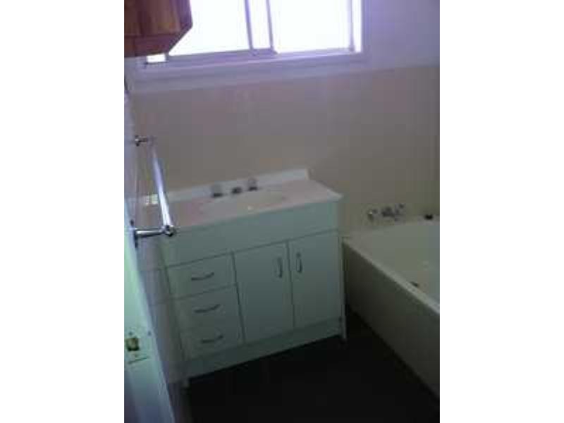 15 Saunders Street, Point Vernon QLD 4655