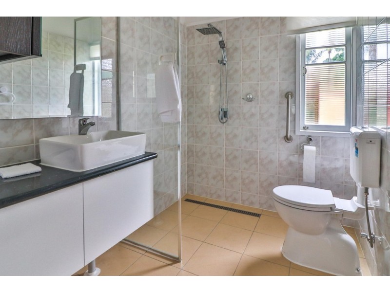 69 Shell Street, Urangan QLD 4655