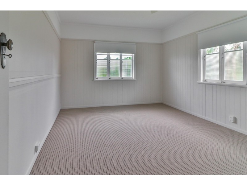 69 Shell Street, Urangan QLD 4655