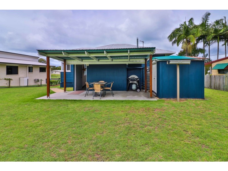 69 Shell Street, Urangan QLD 4655