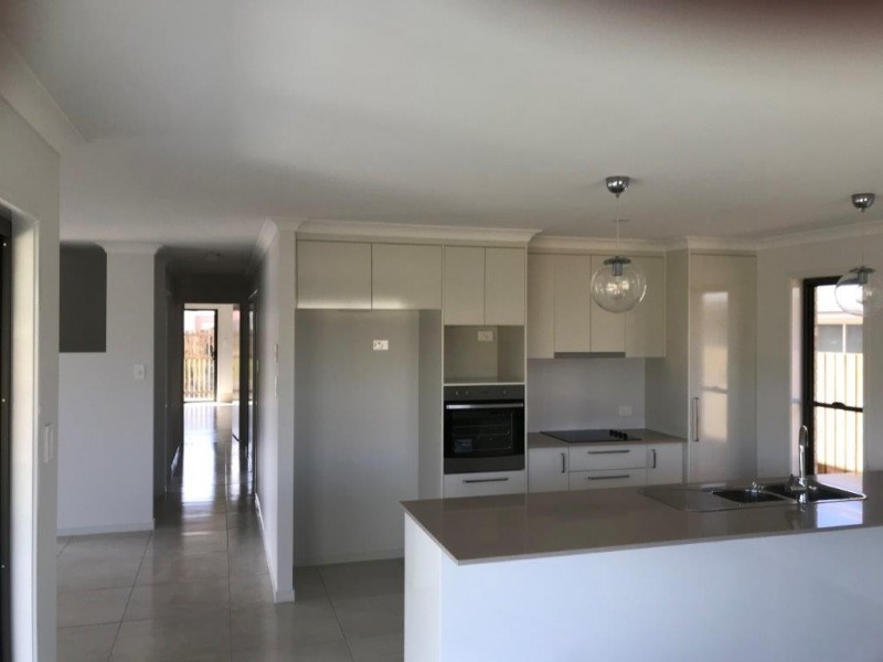 2 Belleni Court, Point Vernon QLD 4655