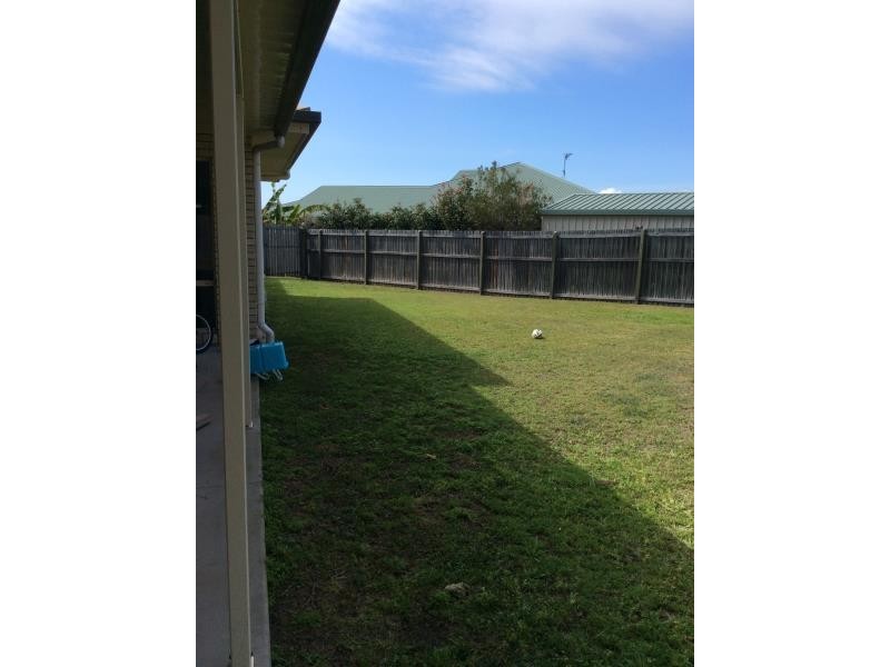 8 Blackall Court, Torquay QLD 4655