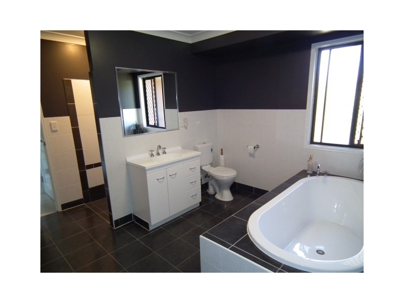 28 Rosedale Drive, Wondunna QLD 4655