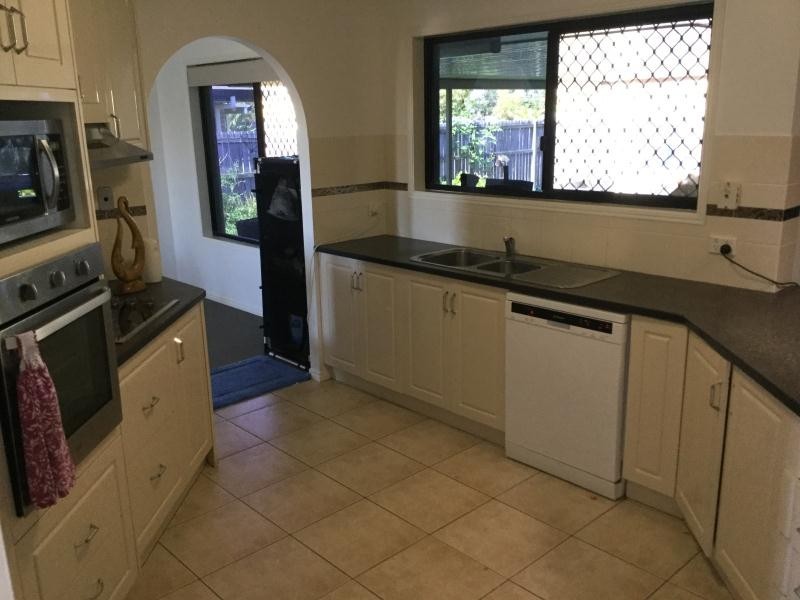 18 Kestrel Court, Eli Waters QLD 4655