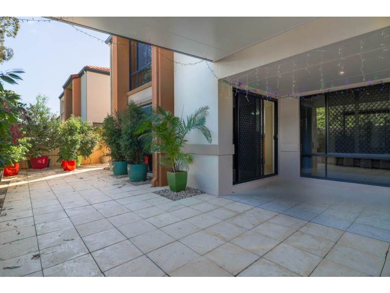 16/2 Barnstaple St, Torquay QLD 4655