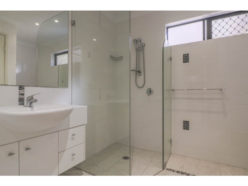 16/2 Barnstaple St, Torquay QLD 4655