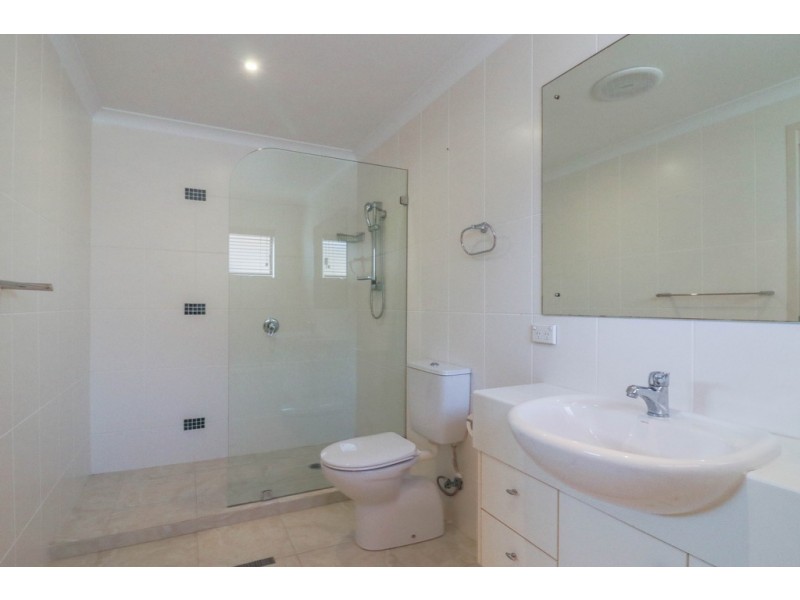 16/2 Barnstaple St, Torquay QLD 4655