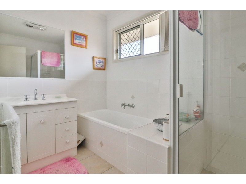 27 Bunya Court, Eli Waters QLD 4655