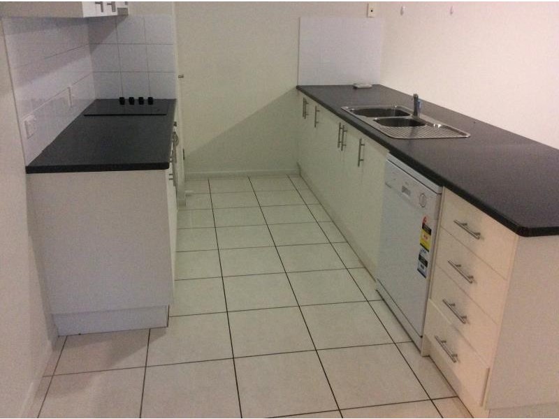 2/209 Pulgul Street, Urangan QLD 4655