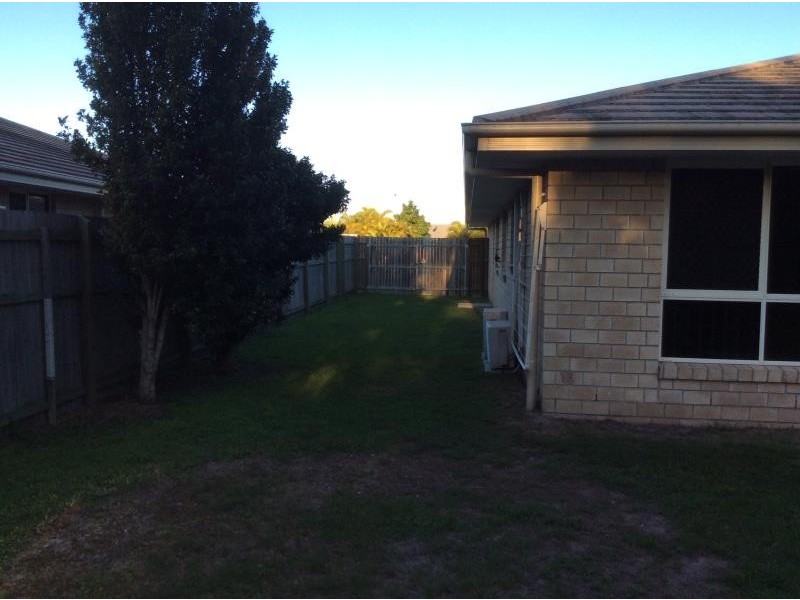 2/209 Pulgul Street, Urangan QLD 4655