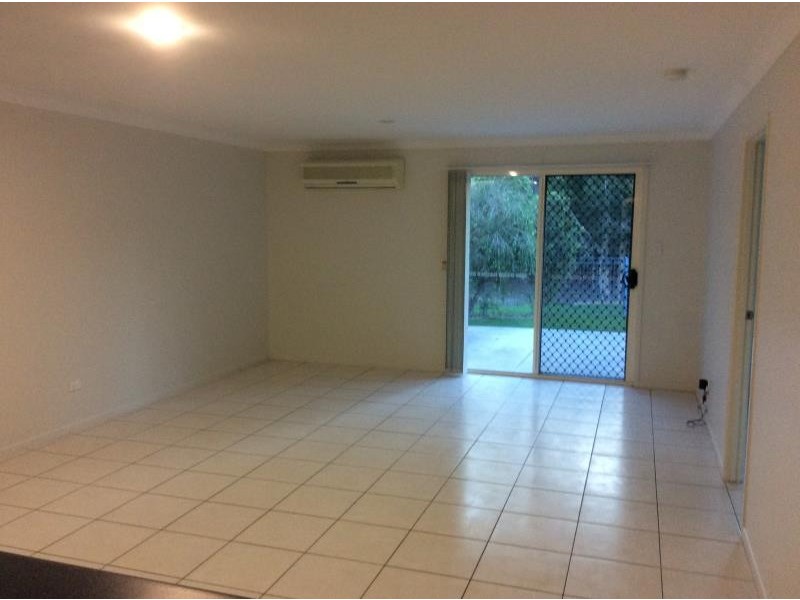 2/209 Pulgul Street, Urangan QLD 4655