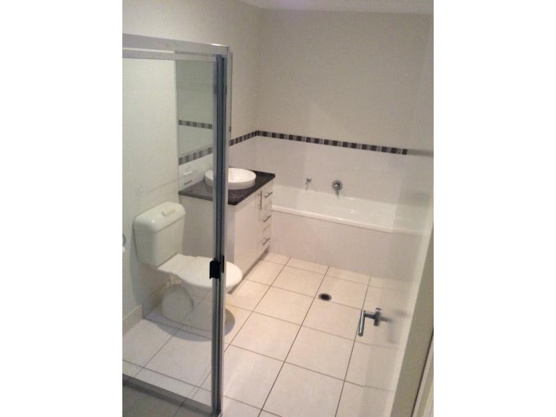 2/209 Pulgul Street, Urangan QLD 4655