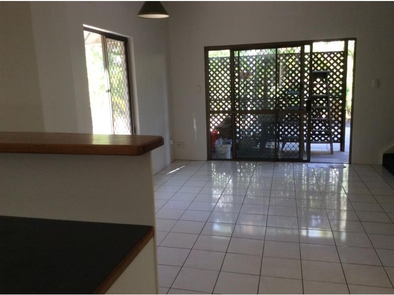1/445 Esplanade, Torquay QLD 4655