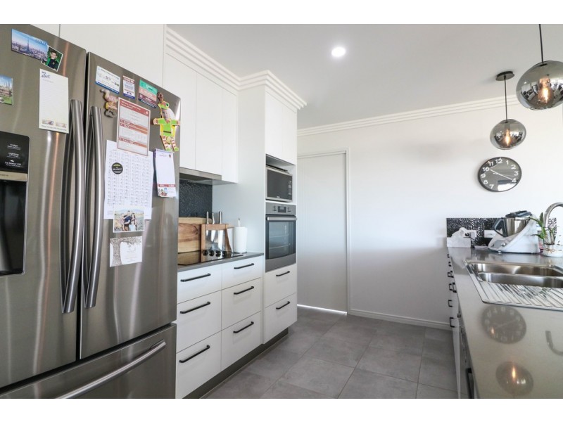 8 Rossington Drive, Urraween QLD 4655