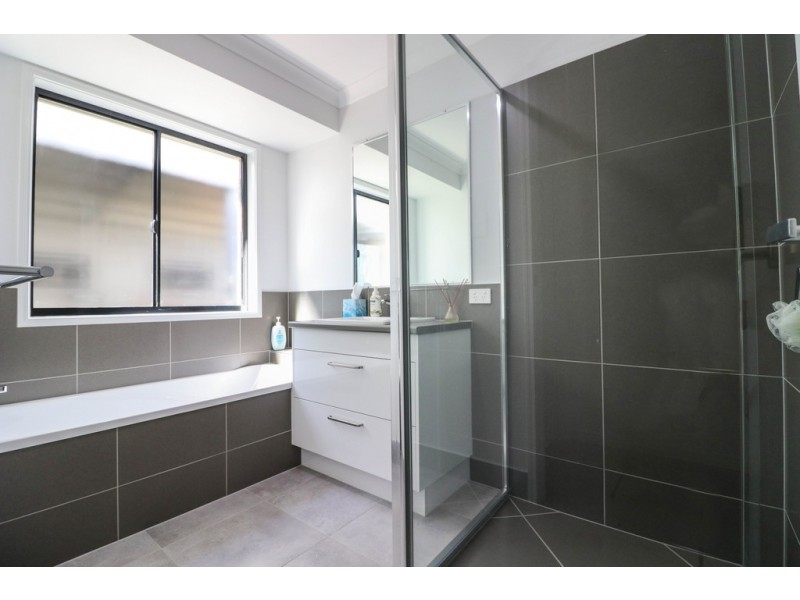 8 Rossington Drive, Urraween QLD 4655