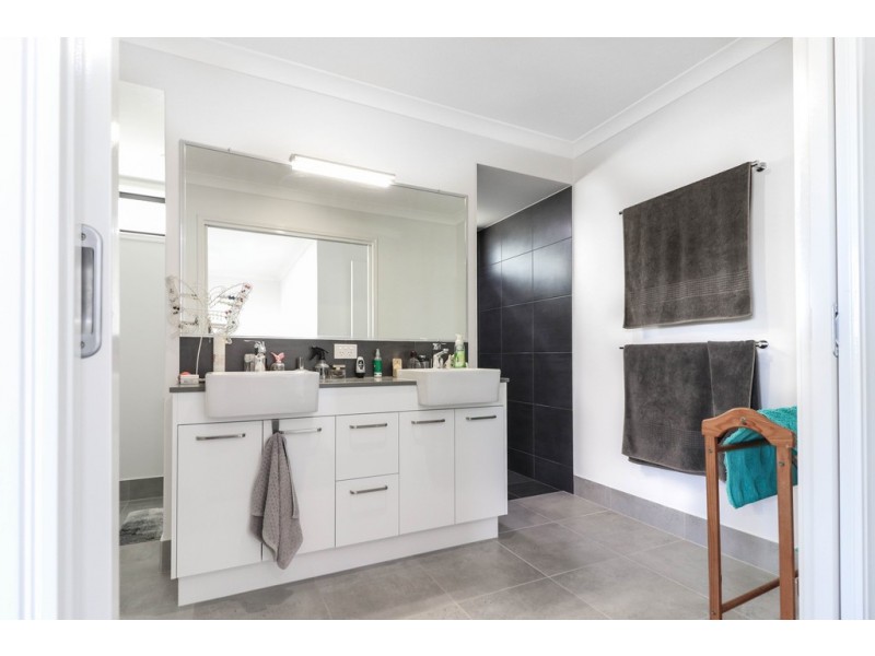 8 Rossington Drive, Urraween QLD 4655