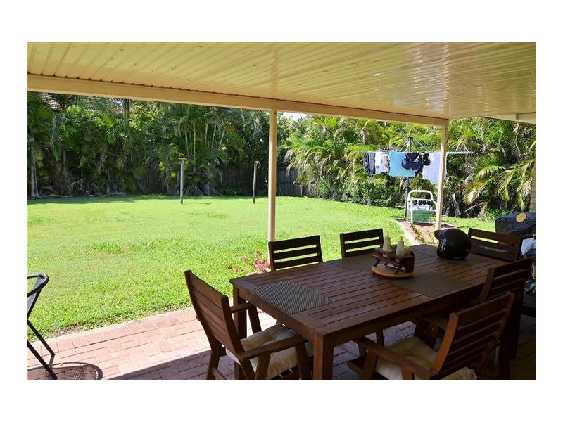 25 Tristania Crescent, Urangan QLD 4655