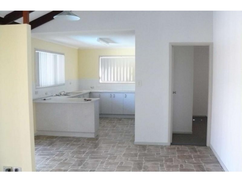 93 Murphy Street, Point Vernon QLD 4655