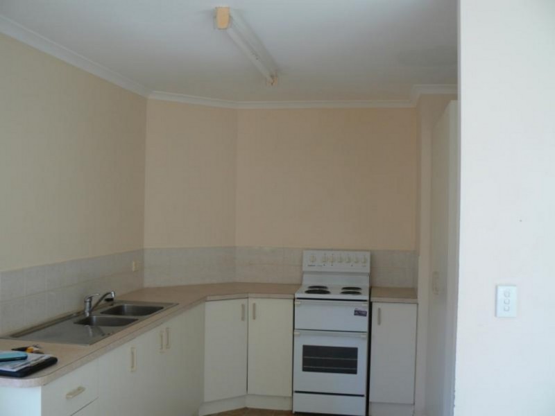 37 Banksia Street, Point Vernon QLD 4655