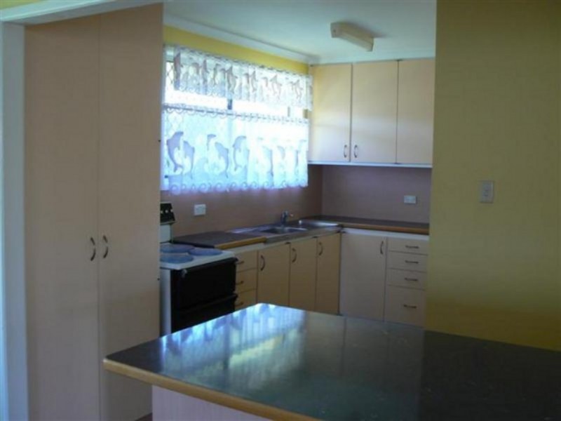 11 Brighton Street, Point Vernon QLD 4655