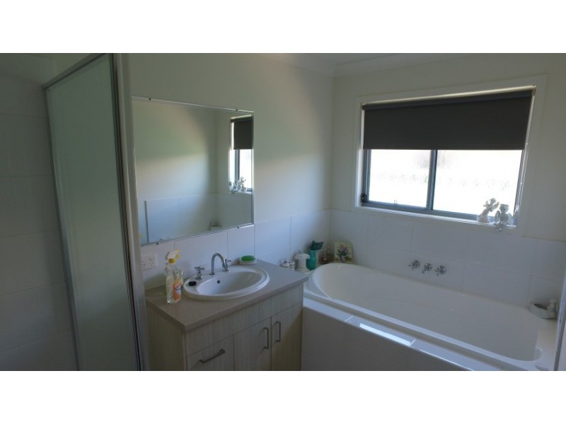 8 Wentworth Avenue, Urraween QLD 4655