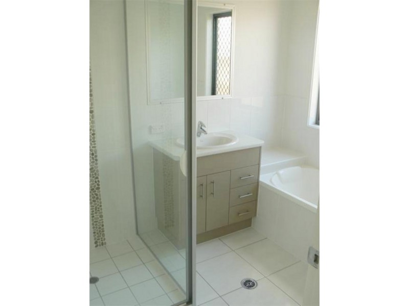 3 Marlowe Court, Urraween QLD 4655
