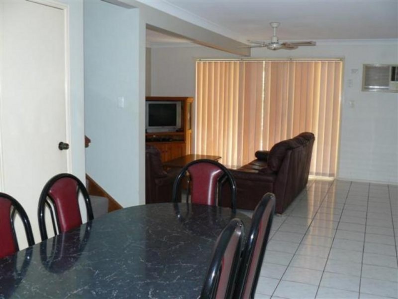 1/235 Esplanade, Pialba QLD 4655