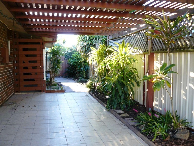 4 Mitta, Urangan QLD 4655