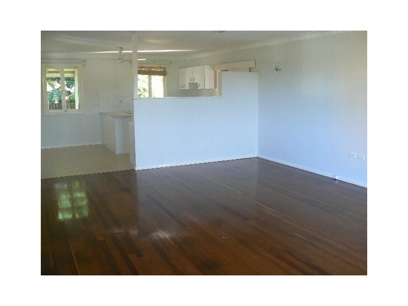 40 John, Scarness QLD 4655