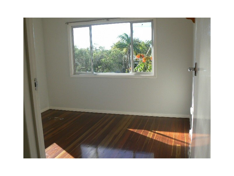 40 John, Scarness QLD 4655