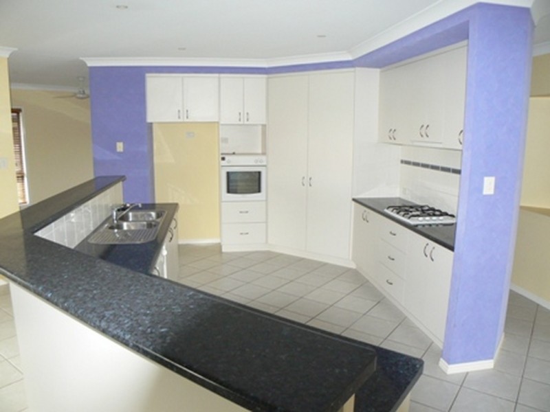 48 Heather Way, Urraween QLD 4655