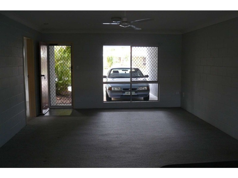 2/2 Pebble, Torquay QLD 4655