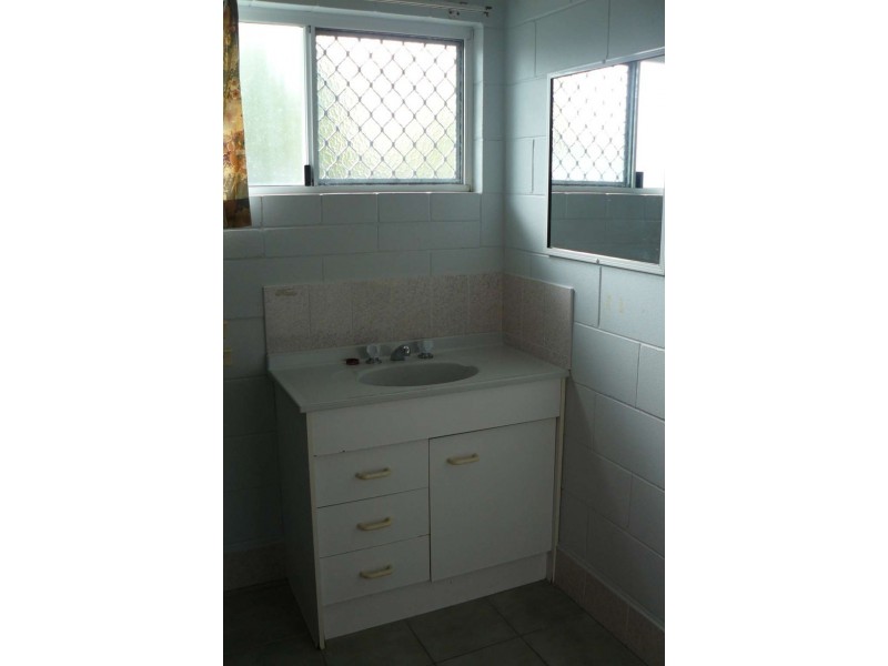 2/2 Pebble, Torquay QLD 4655